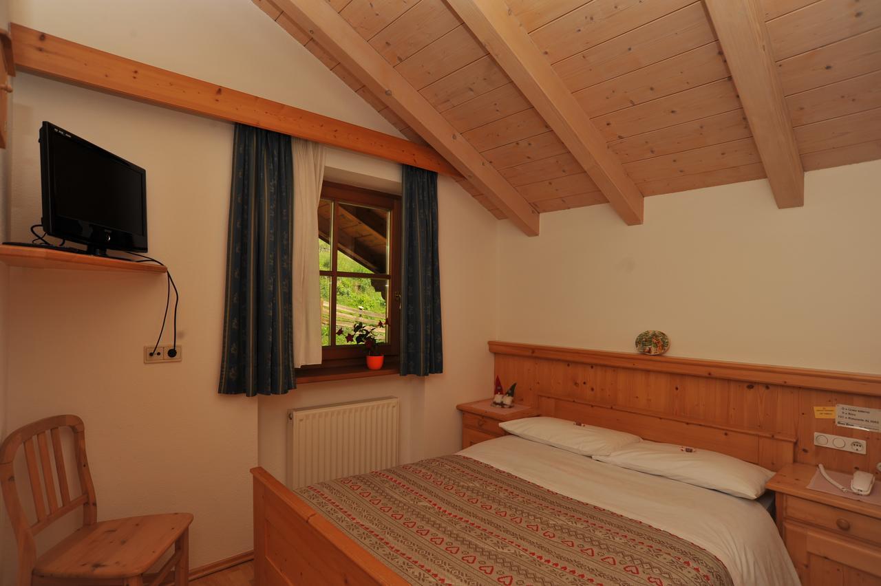 Albergo Garni' Laura Baselga di Pine Exterior photo