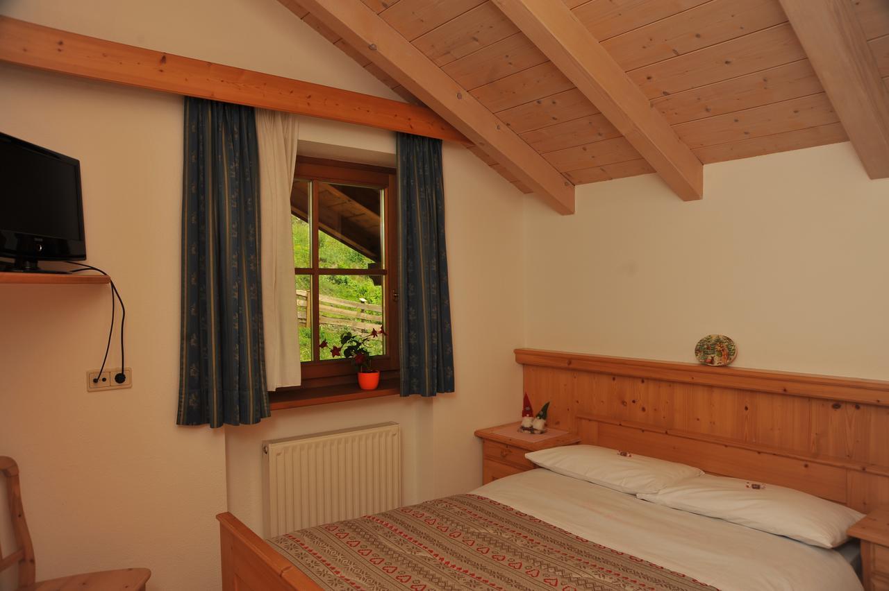 Albergo Garni' Laura Baselga di Pine Exterior photo